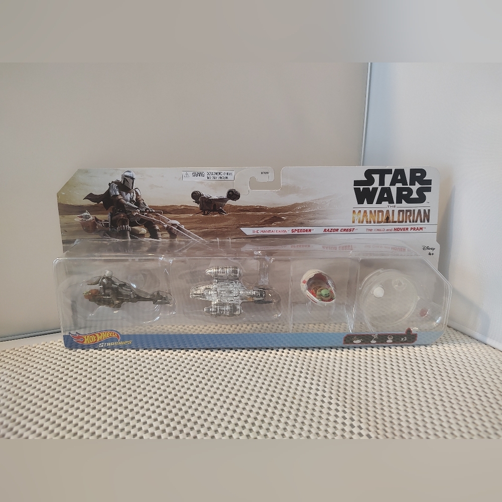 Hot Wheels Starships The Mandalorian Speeder, Razor Crest The Child & Hover Pram